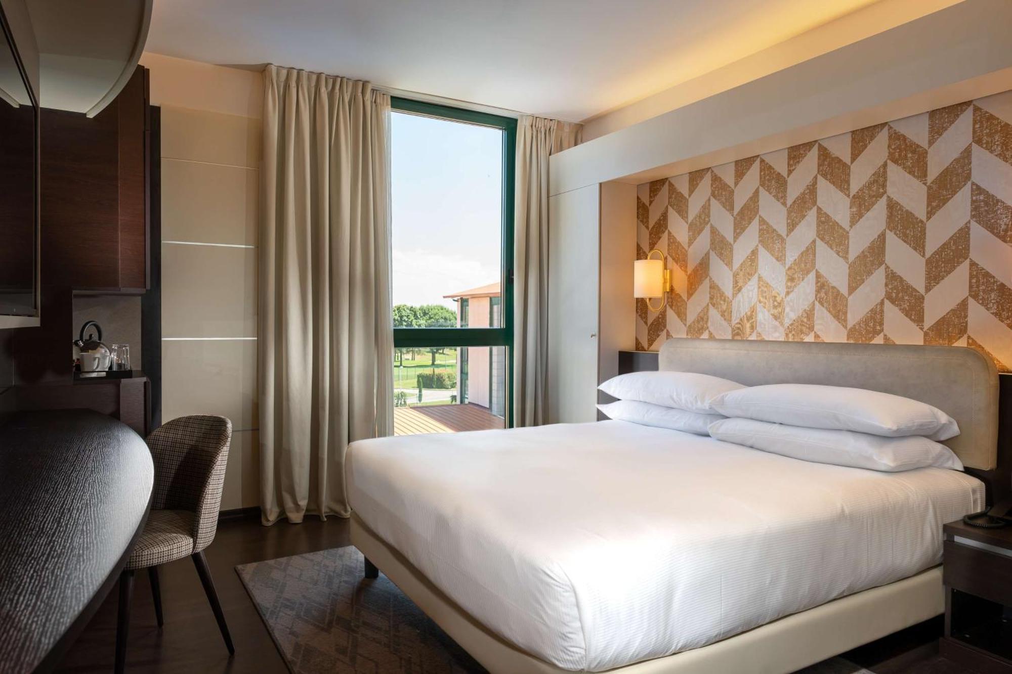 Отель Doubletree By Hilton Milan Malpensa Сольбьяте-Олона Экстерьер фото