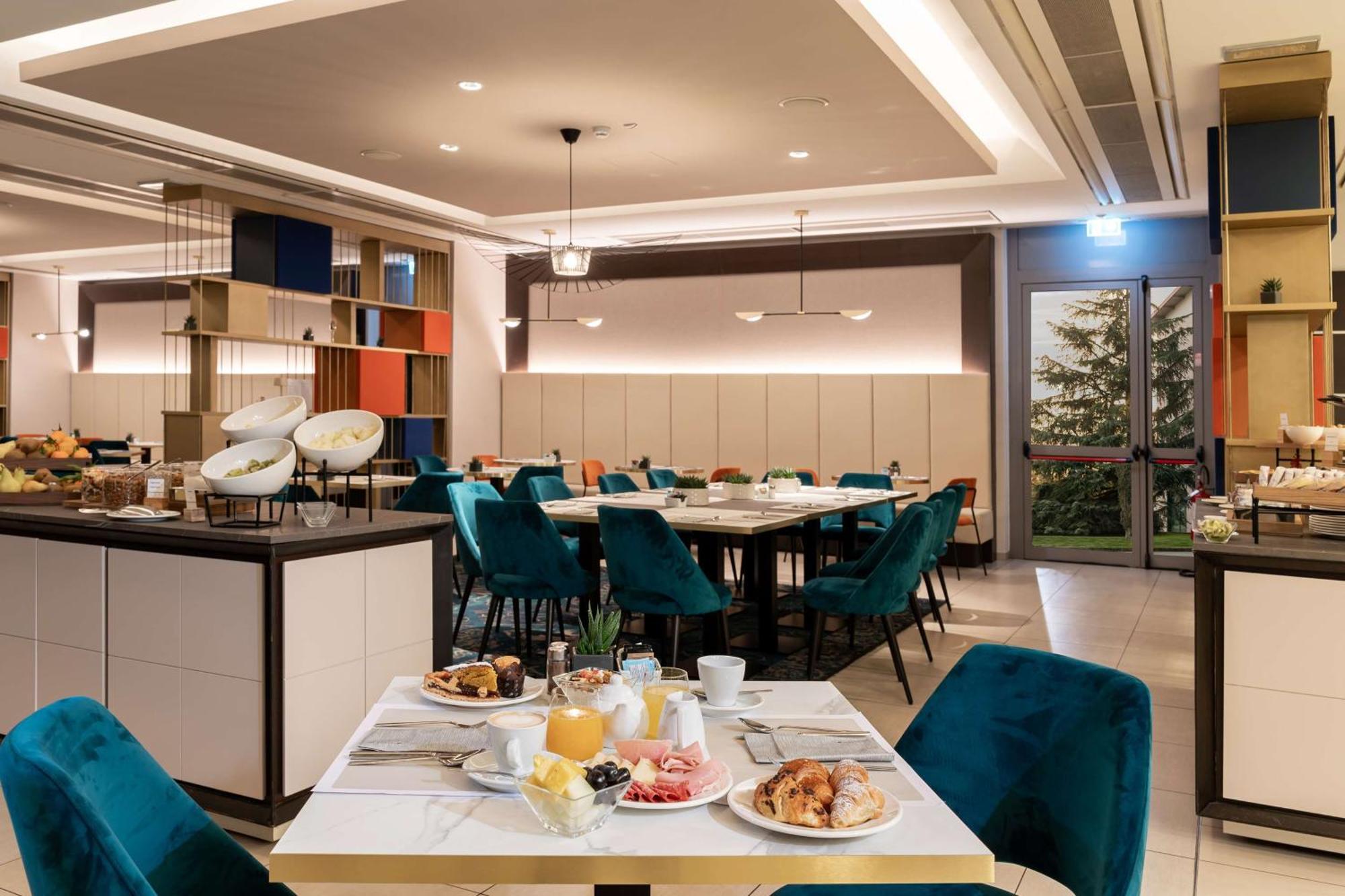 Отель Doubletree By Hilton Milan Malpensa Сольбьяте-Олона Экстерьер фото