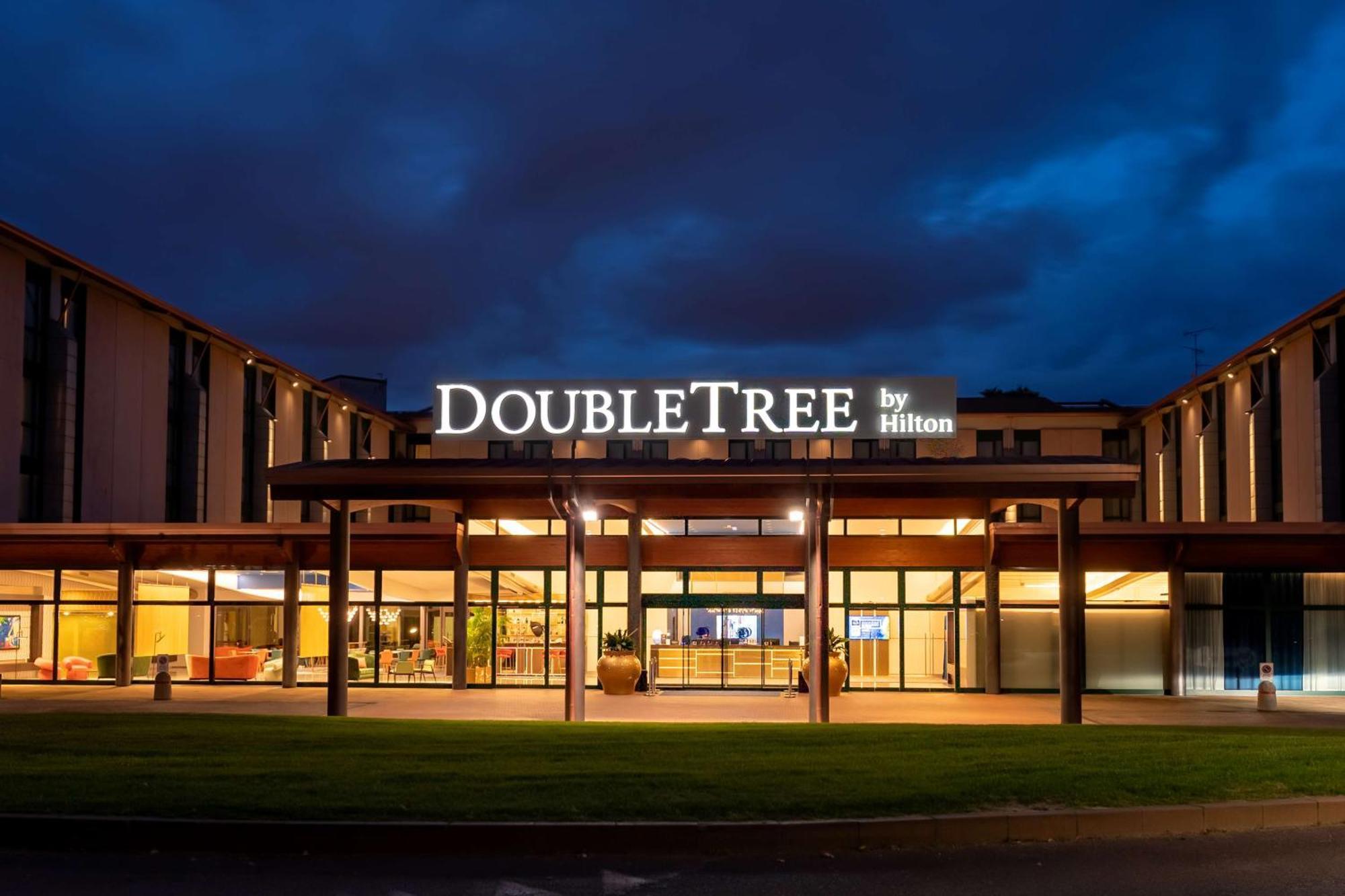 Отель Doubletree By Hilton Milan Malpensa Сольбьяте-Олона Экстерьер фото