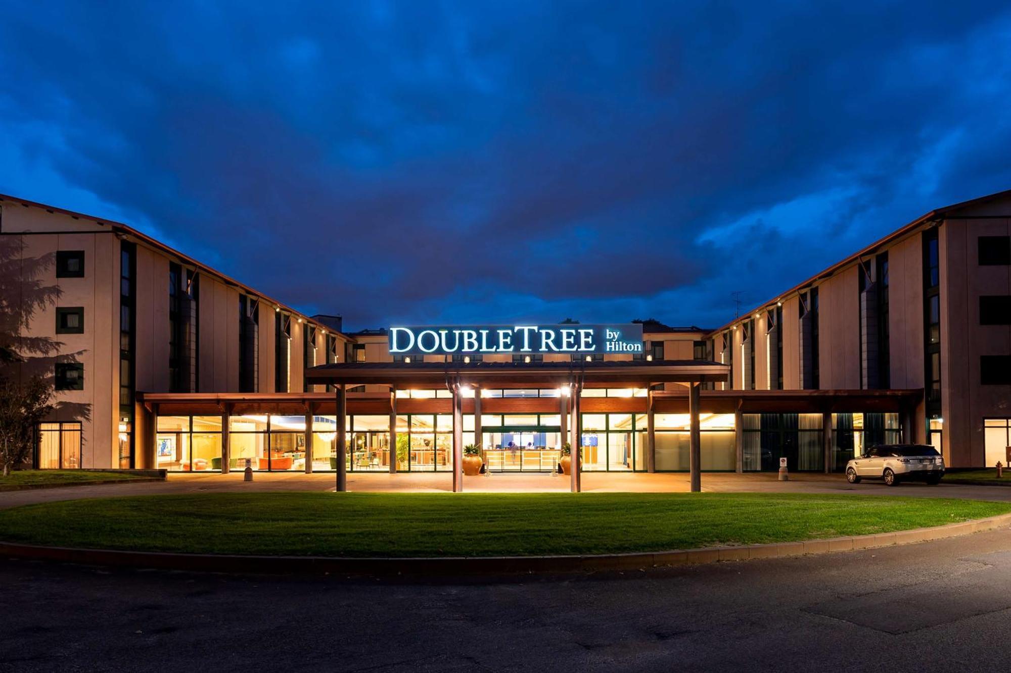 Отель Doubletree By Hilton Milan Malpensa Сольбьяте-Олона Экстерьер фото