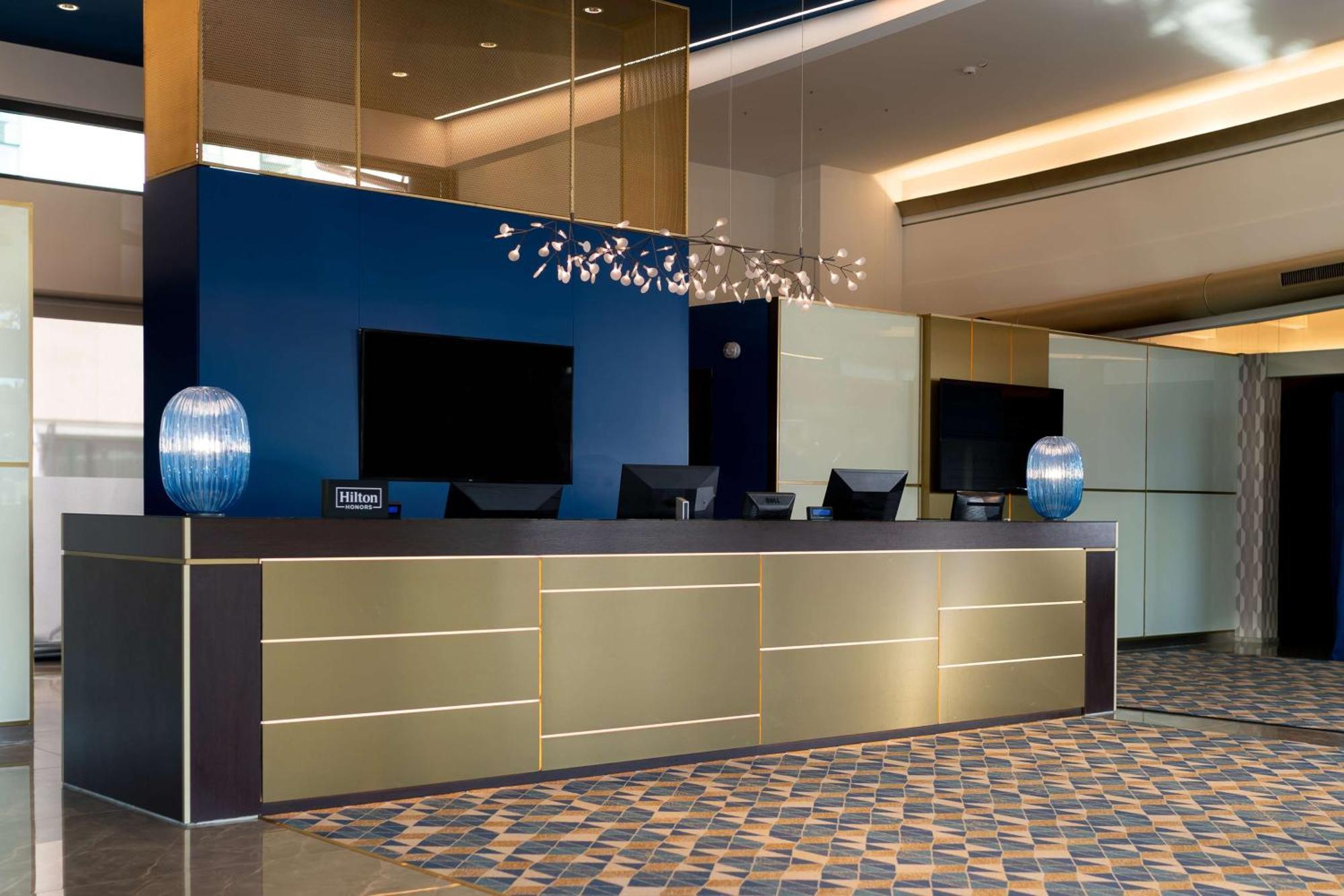 Отель Doubletree By Hilton Milan Malpensa Сольбьяте-Олона Экстерьер фото