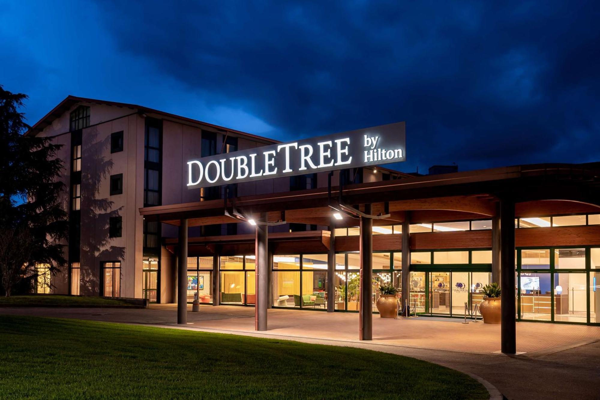 Отель Doubletree By Hilton Milan Malpensa Сольбьяте-Олона Экстерьер фото